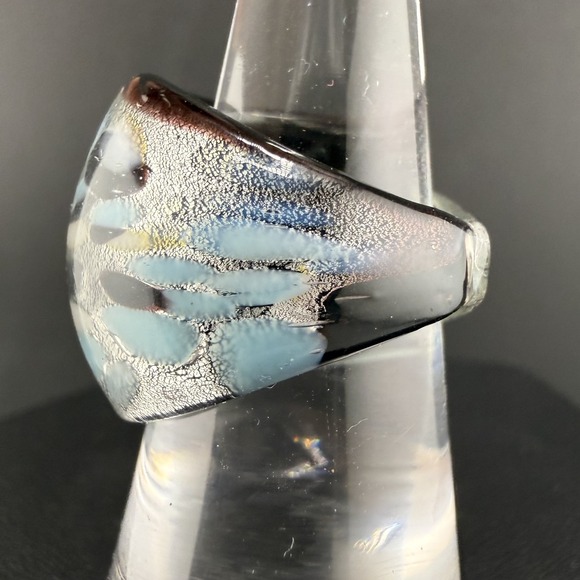 Vintage Art Glass Ring Blue White Black Size 6 - Picture 4 of 11